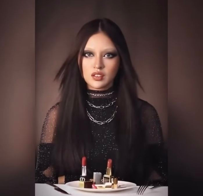 Phần đông netizen nhận xét màn biến hình của Thanh Tâm không hề phù hợp với cô, đặc biệt biểu cảm quá đà này làm netizen...sợ.