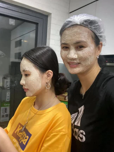 Nhìn hình ảnh cô bé ai nấy đều xuýt xoa vì mới 15 tuổi mà ái nữ nhà "hoa khôi bóng chuyền" đã cực kỳ xinh đẹp.