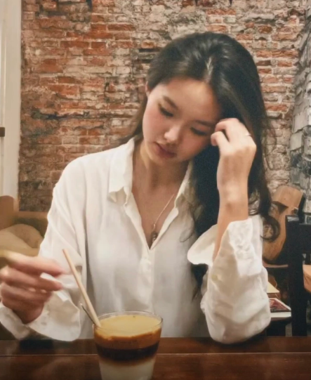 Cô bé từng chia sẻ với mẹ rằng bản thân rất thích học bóng chuyền và trước đó từng giành được bằng khen trong hội thao trường tổ chức.