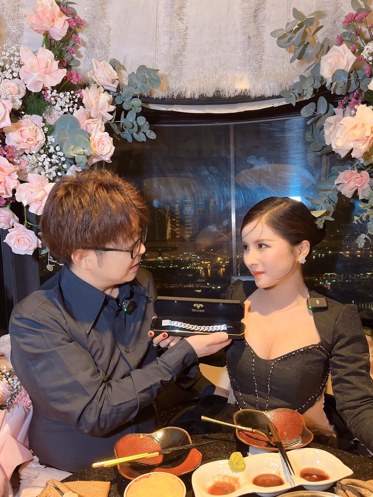 Một trong những sự kiện khiến netizen khó hiểu là vào ngày 10/3 vừa qua Đức Nhân còn mới làm clip khoe đã chi hơn nửa tỷ để kỷ niệm ngày cưới của hai vợ chồng.