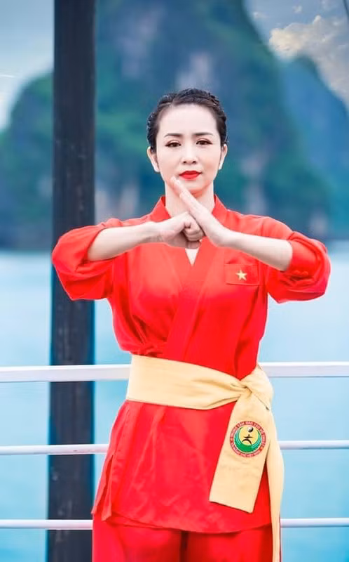 Nhắc đến nữ VĐV Thúy Hiền nhiều người nhớ ngay đến một nữ tuyển thủ xinh đẹp, dáng người nhỏ nhắn tung hoành trên thảm đấu Wushu đã mang về những vinh quang vô tiền khoáng hậu cho thể thao Việt Nam.