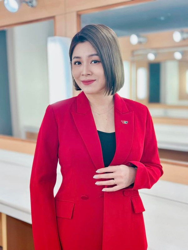 Hoàng Linh được đánh giá là nữ MC cá tính nhất đài VTV, không chỉ bởi sở thích xăm mình mà còn có những phát ngôn thẳng thắn trên trang cá nhân. Ảnh: FBNV