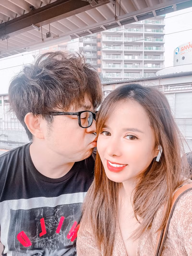 Một trong những ồn ào gây xôn xao của Đức Nhân là trong chuyến đi sang châu Phi gặp team Quang Linh Vlog, ở lại khoảng một tuần để hoạt động thiện nguyện như ước nguyện của nữ YouTuber.