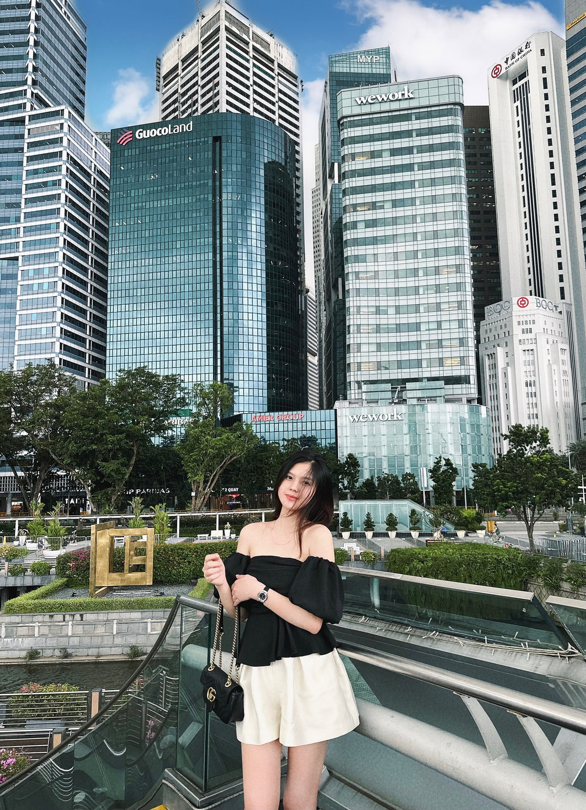 Tố Uyên có lẽ là minh chứng rõ ràng nhất cho câu nói “gái một con trông mòn con mắt”.