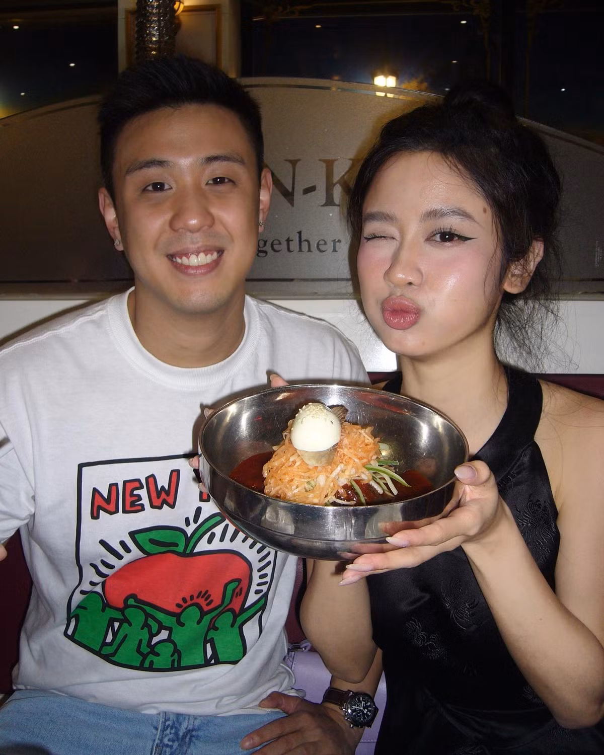 Huyme là con trai cả của họa sĩ Phạm An Hải. Anh chàng được thừa hưởng rất nhiều nét đẹp đồng đều từ cả 2 vị phụ huynh như vóc dáng cao to, nụ cười duyên dáng, ngoại hình điển trai.