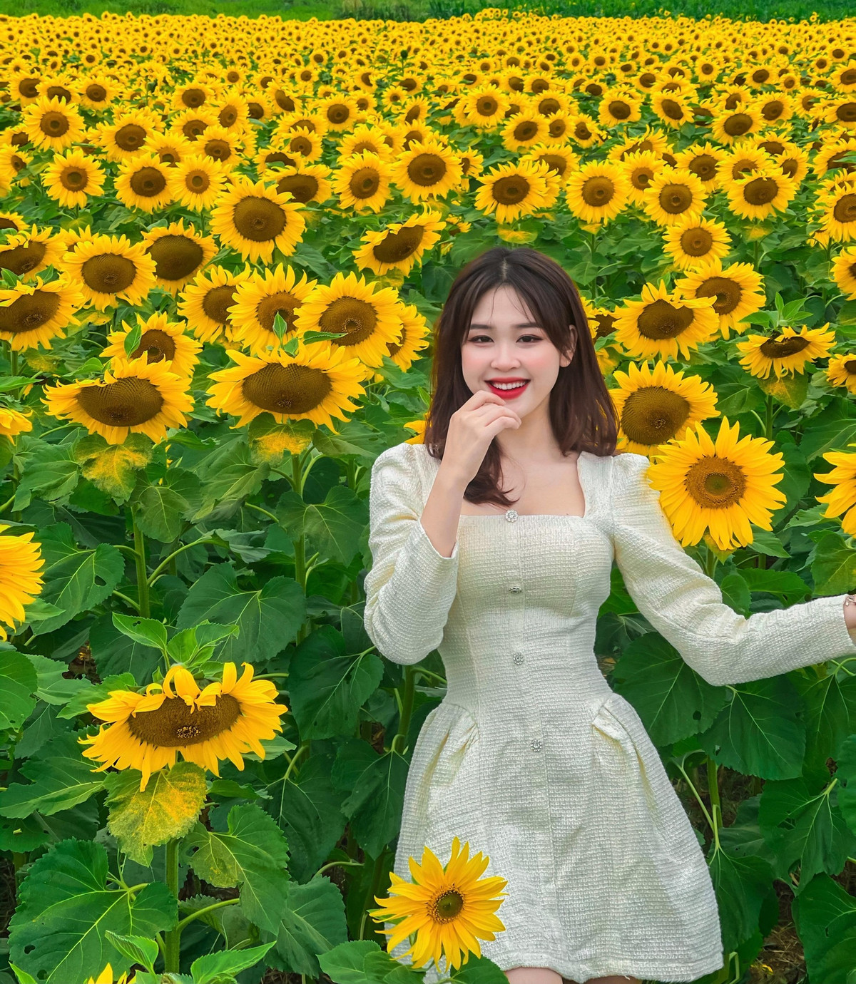 Sở hữu vẻ ngoài nổi bật giúp Thảo Vi có nhiều cơ hội thăng tiến hơn trong công việc. Ảnh: FBNV