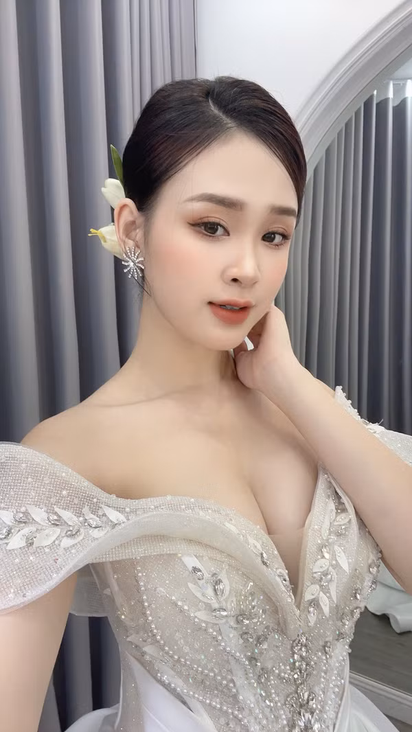 Sau khi bức ảnh được đăng tải, các “thám tử mạng” đã ngay lập tức tìm được thông tin của cô.