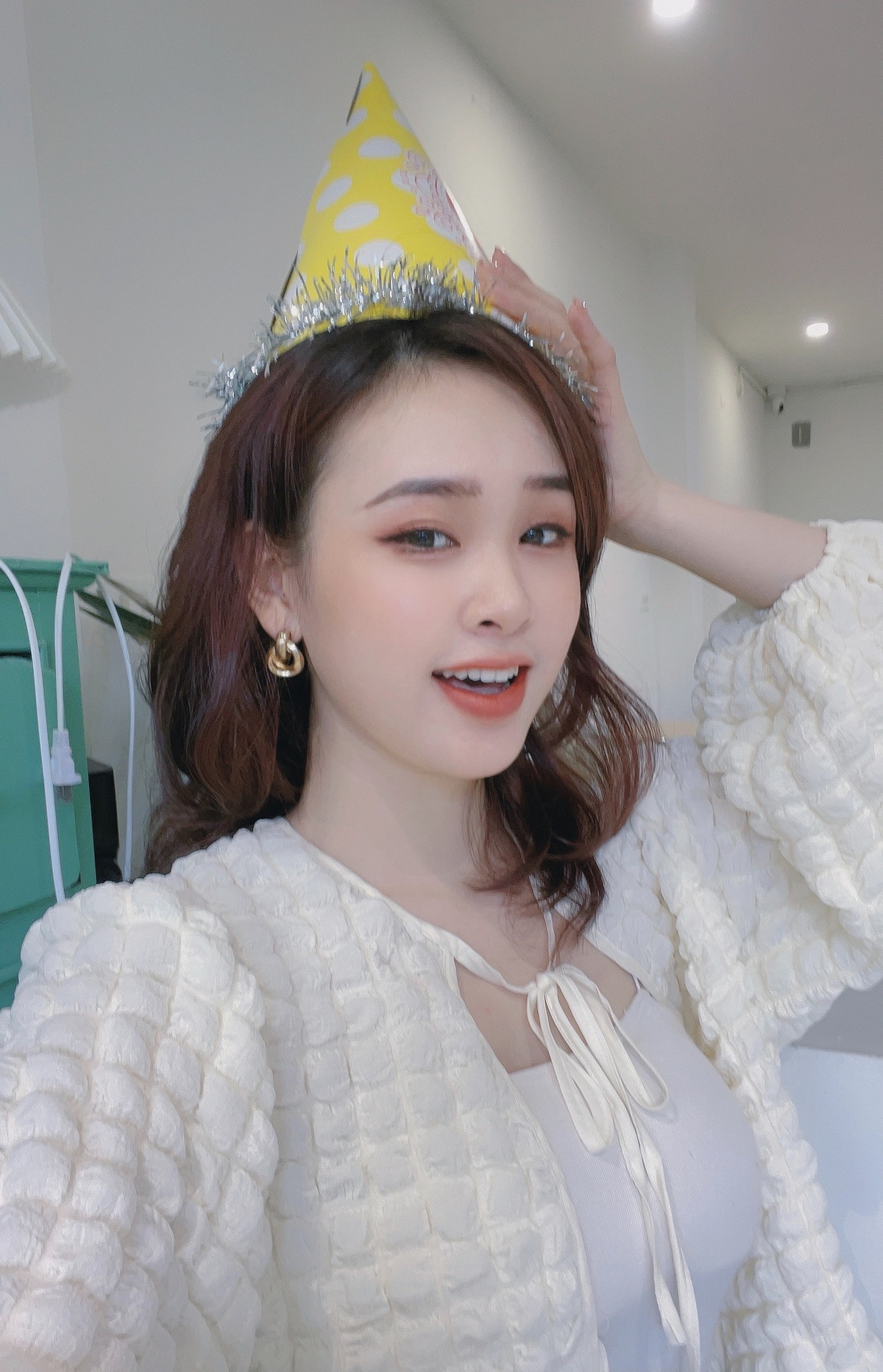 10 năm liền Thảo Vi là học sinh giỏi toàn diện, trong đó có 3 năm đạt giải Nhì học sinh giỏi cấp tỉnh môn Ngữ Văn.