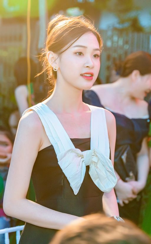 Hot girl sở hữu chiều cao cân đối 1m67, nặng 47kg và có số đo 3 vòng thon gọn 89 - 63 - 90.