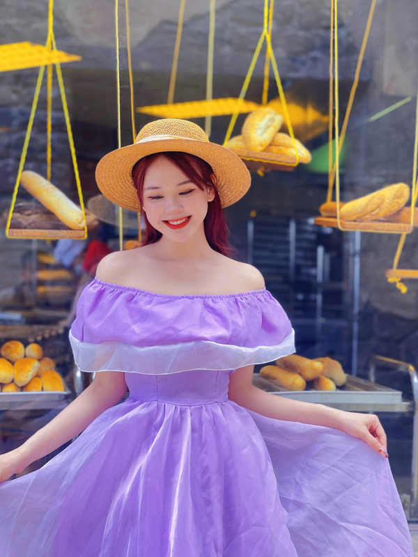 Sinh ra và lớn lên ở Hòa Bình nhưng lại theo học ở Nghệ An, cuộc sống xa gia đình khiến Thảo Vi phải trở nên tự lập ngay cả trong học tập và cuộc sống.