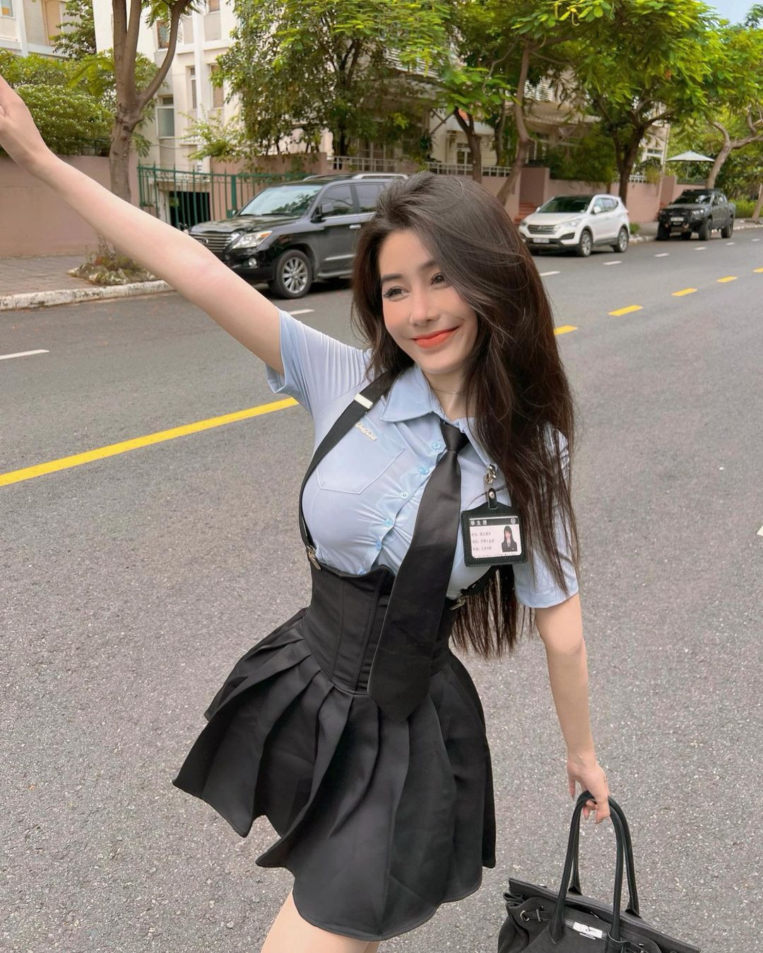 Dù nhận không ít chỉ trích vì gu ăn mặc thế nhưng ai cũng công nhận vóc dáng của Võ Ngọc Trân đẹp và chuẩn chỉnh là thật. Ảnh: FBNV