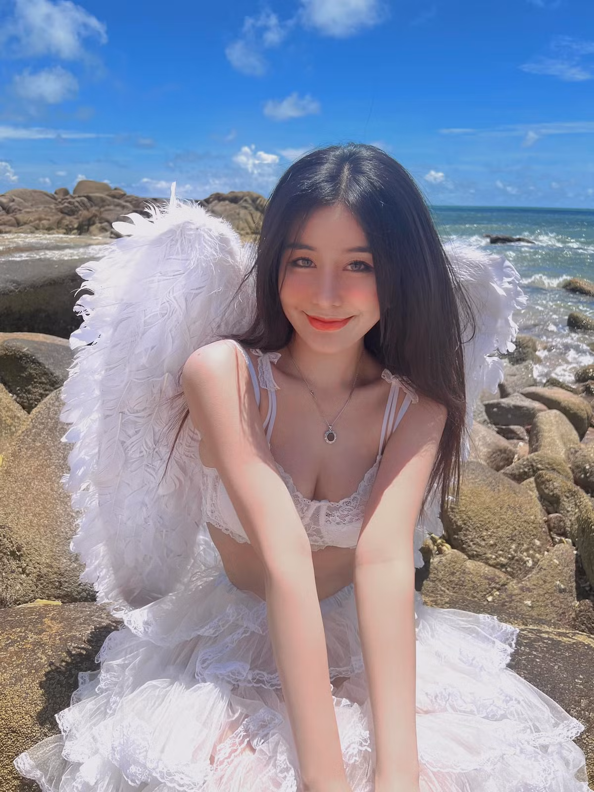 Sau nhiều năm kể từ khi nổi tiếng với danh xưng đó, Võ Ngọc Trân hiện tại ăn mặc táo bạo, gợi cảm hơn nhiều.