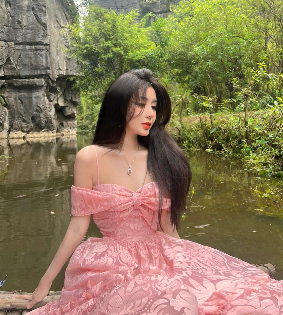 Trang cá nhân của Võ Ngọc Trân thu hút hơn 1 triệu người theo dõi, cô còn chứng minh được khả năng kinh doanh khi tự lập từ năm 16 tuổi