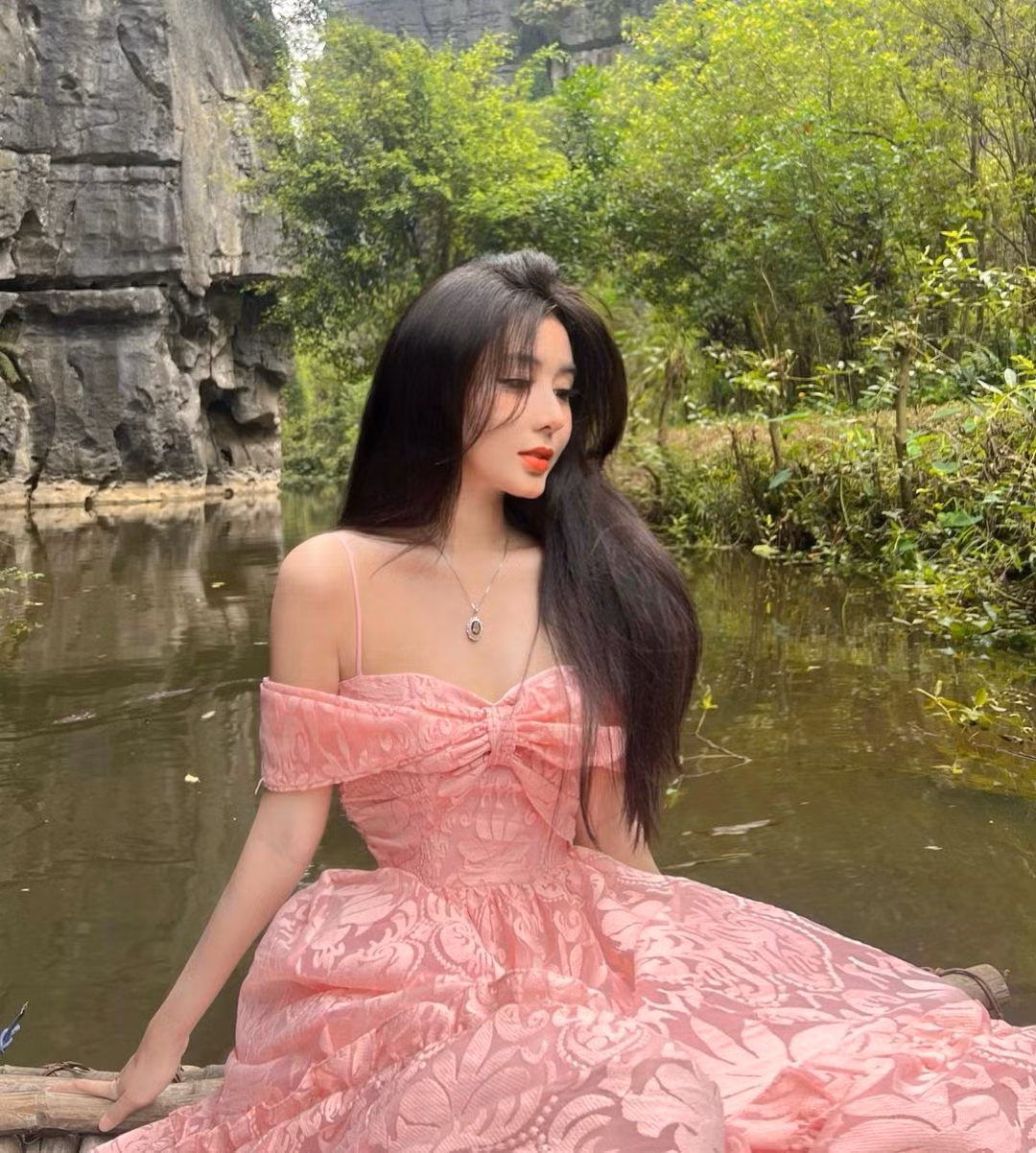 Trang cá nhân của Võ Ngọc Trân thu hút hơn 1 triệu người theo dõi, cô còn chứng minh được khả năng kinh doanh khi tự lập từ năm 16 tuổi