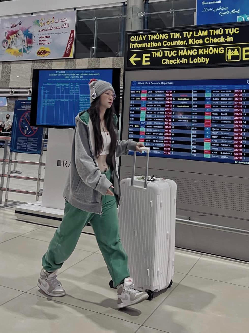 Danh tiếng của hot girl TikTok gắn liền với không ít điều kiếng, thị phi khi theo đuổi phong cách quyễn rũ, đôi lần phản cảm.