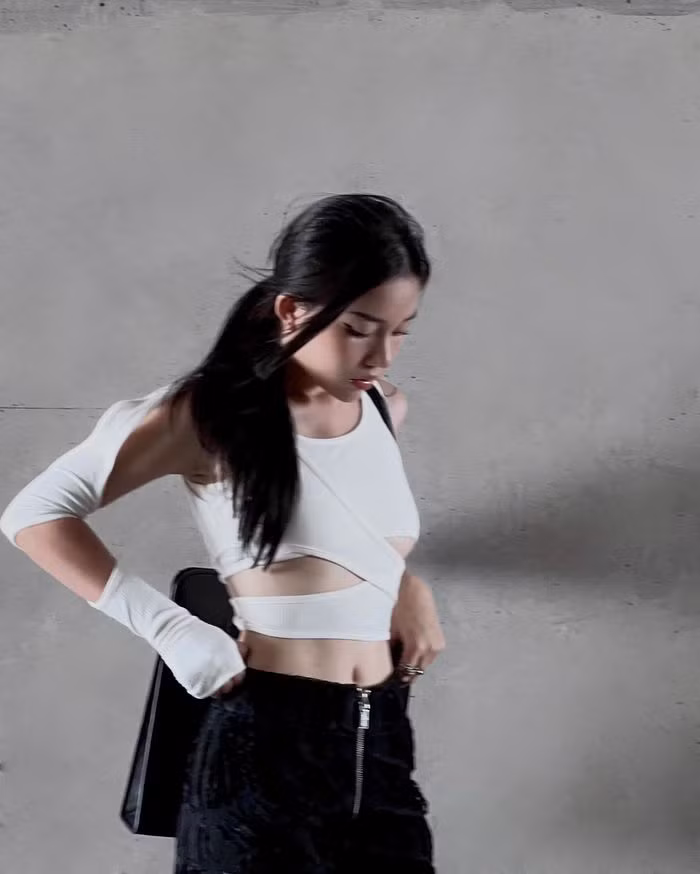 Sau khi công khai mối quan hệ mới, hot girl Linh Ngọc Đàm có phần thoải mái hơn trong việc chia sẻ hình ảnh bạn trai.