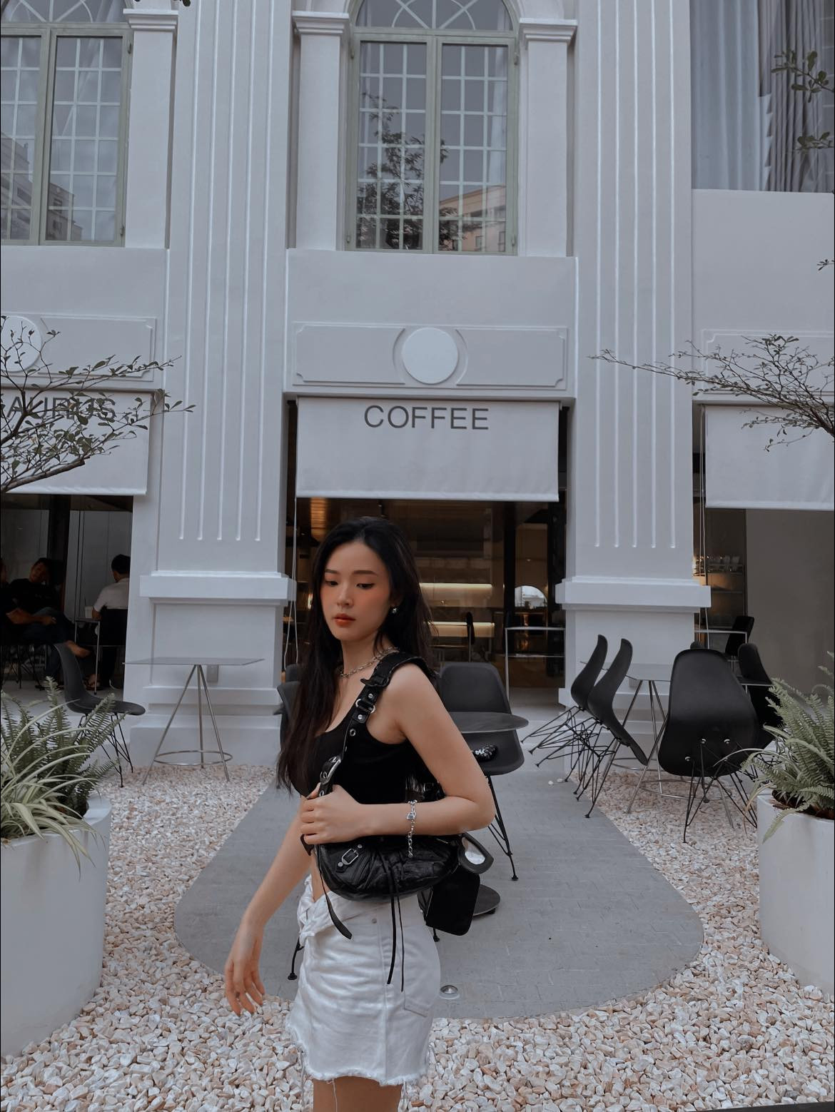 Thực tế Midu vẫn đang tận hưởng cuộc sống độc thân và chưa công khai bất kỳ mối tình nào hậu ồn ào tình ái cách đây nhiều năm về trước.