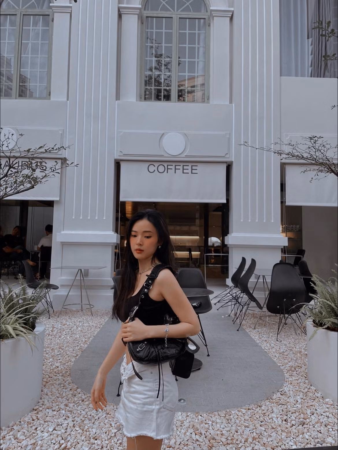 Thực tế Midu vẫn đang tận hưởng cuộc sống độc thân và chưa công khai bất kỳ mối tình nào hậu ồn ào tình ái cách đây nhiều năm về trước.