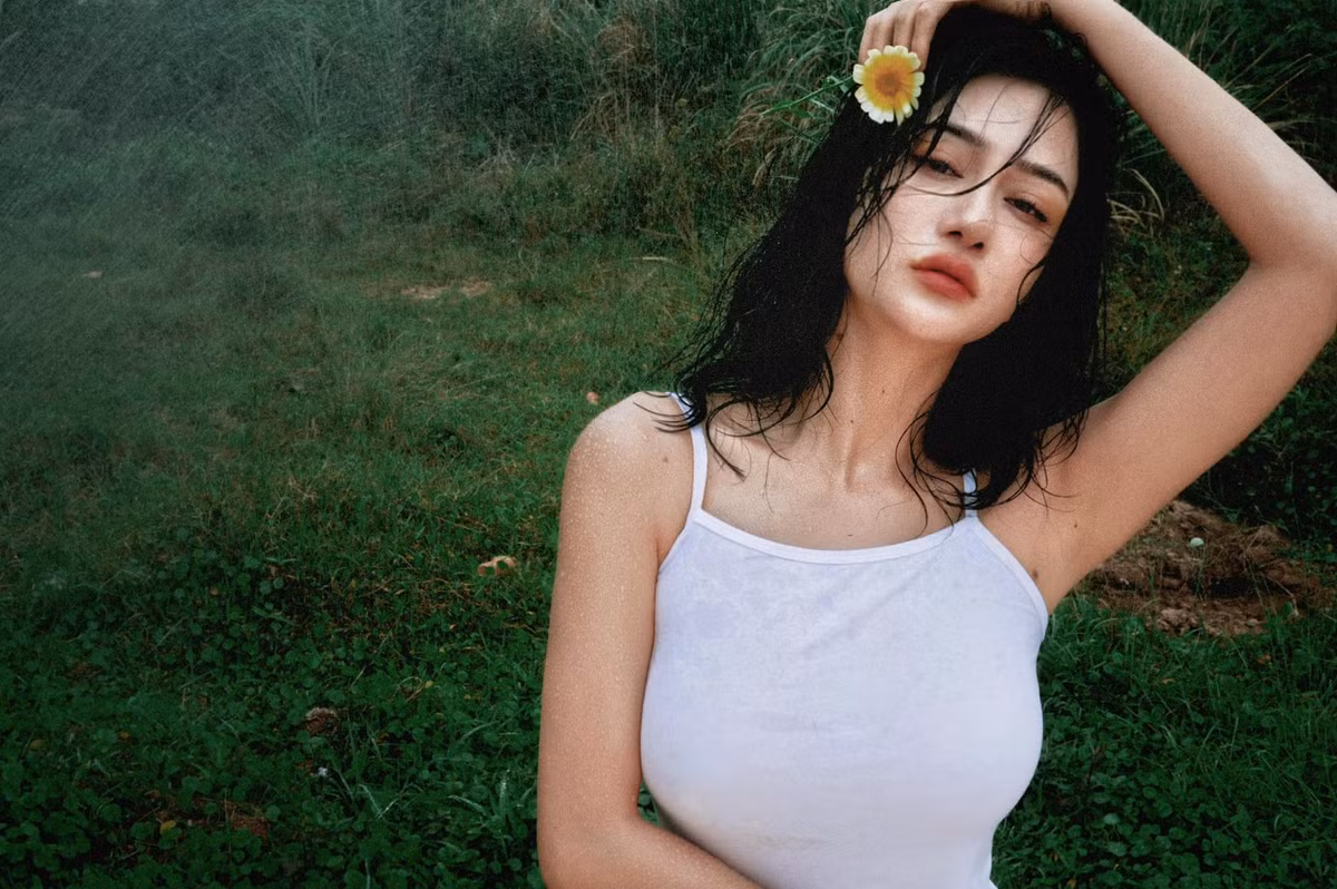 Trần Ngọc Bích sở hữu vẻ đẹp ngoại hình vô cùng nóng bỏng, phần còn lại là nhờ phong cách thời trang rất mực quyến rũ nhưng không hề phản cảm của cô nàng.