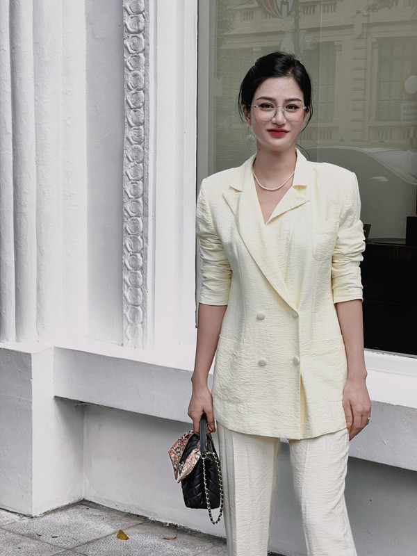 Cô nàng cao 1m70, nặng 52 kg; Số đo 3 vòng lần lượt là 88-58-94. Ảnh: FBNV