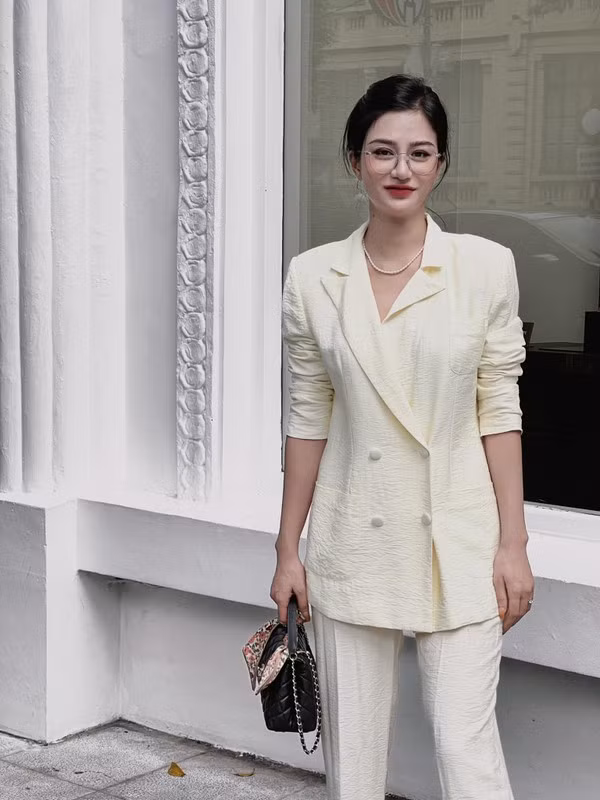 Cô nàng cao 1m70, nặng 52 kg; Số đo 3 vòng lần lượt là 88-58-94. Ảnh: FBNV