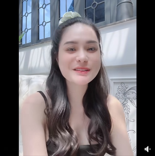 Lý do nữ đại gia đưa ra để chiều con vì: "Băng không muốn con Băng sau này nó phải vì 1 cái túi, 1 bữa ăn hay vì bất cứ thứ gì nó thích mà làm mất đi tư cách, giá trị của 1 người con gái. Cố gắng làm cũng chỉ để lo cho con tốt nhất có thể".