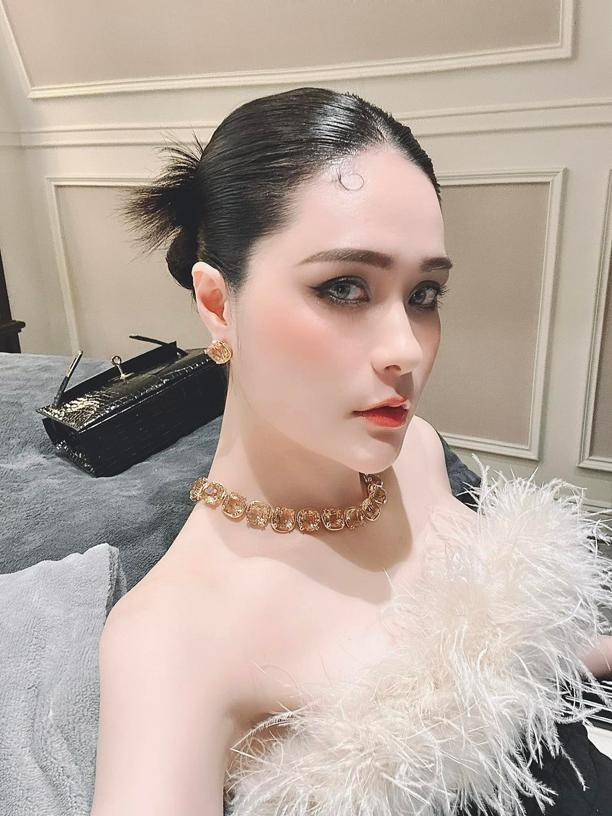 Ngoài việc là chủ nhân của những pha chi tiền khủng, nữ đại gia quận 7 Đoàn Di Băng thường xuyên có nhiều phát ngôn gây tranh cãi.