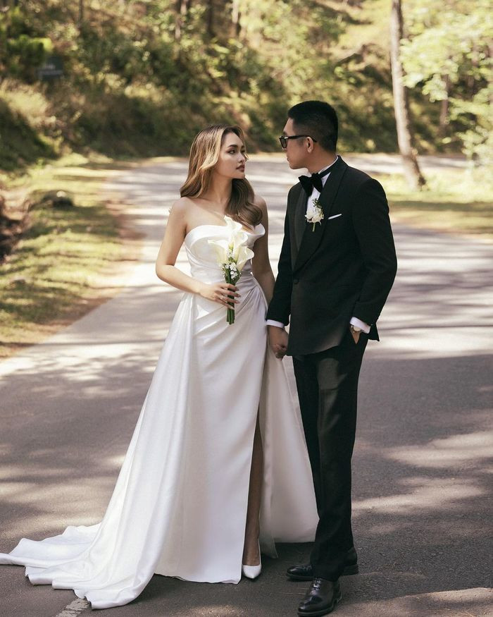 Vào ngày 25/3 Linda Ngô và Phong Đạt chính thức về chung một nhà sau 6 năm yêu nhau ở một khu nghỉ dưỡng sang trọng ở Nha Trang.