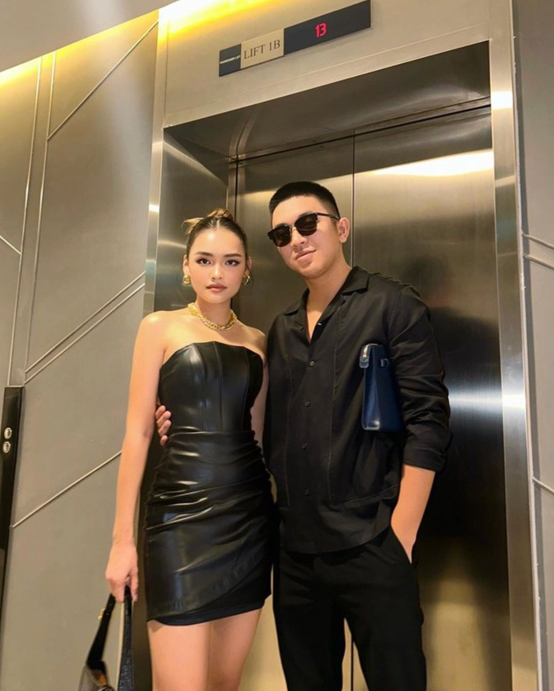 Đặc biệt cặp đôi đã chi hẳn 250 triệu đồng chỉ cho tiền vé máy bay hạng thương gia trong hành trình suốt 13 tiếng.