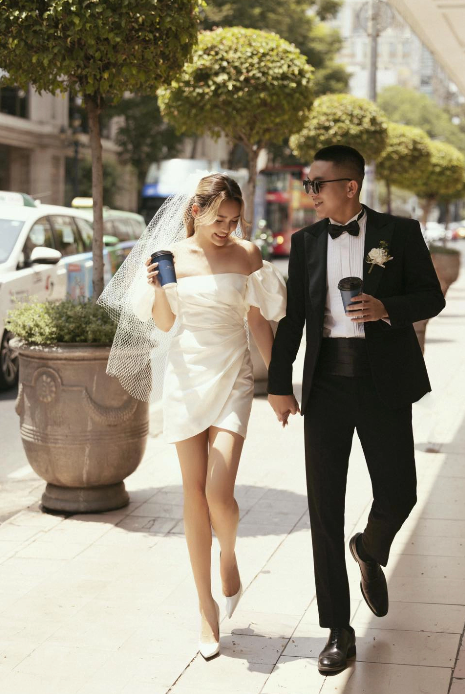 Là những rich kid chính hiệu thế nhưng cặp đôi này sớm đã thể hiện được ý chí tự lập khi tự đi làm việc kiếm tiền, không cần nhà chu cấp.