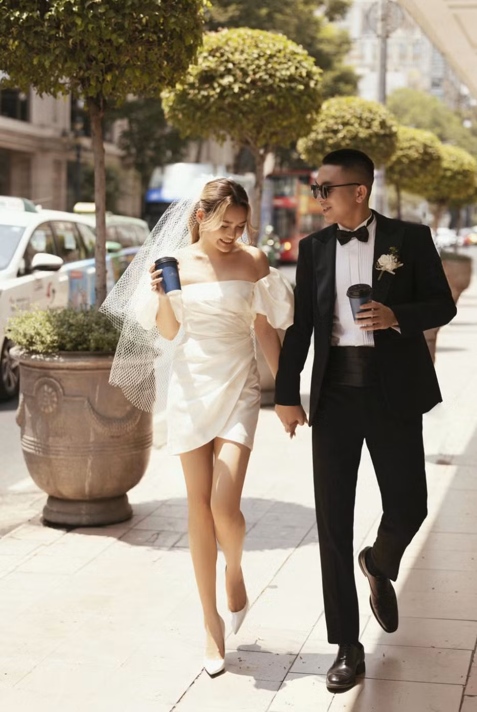 Là những rich kid chính hiệu thế nhưng cặp đôi này sớm đã thể hiện được ý chí tự lập khi tự đi làm việc kiếm tiền, không cần nhà chu cấp.