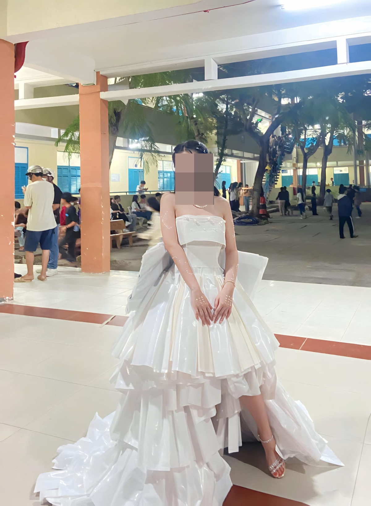 Mỗi bộ trang phục tái chế của các bạn học sinh được thiết kế và chuẩn bị cực kỳ tỉ mỉ, từng chi tiết tạo nên nó cũng công phu không kém.