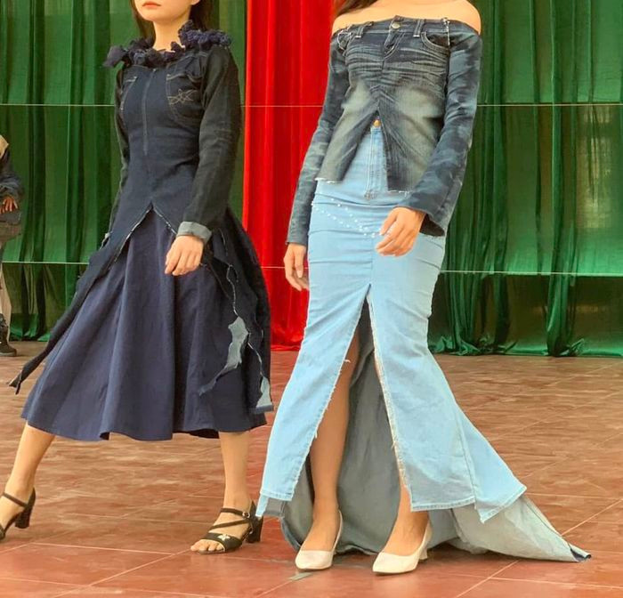 Đáng nói là nhóm học sinh này tự tay cắt may thủ công 100%, nhưng thành quả cuối cùng lại đẹp mỹ mãn và vô cùng chỉn chu.