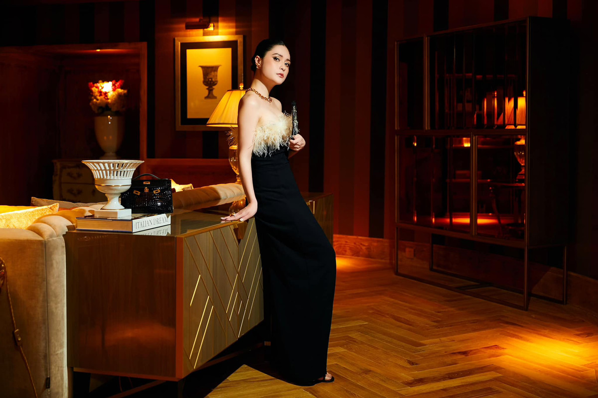 Trước đó, Đoàn Di Băng nhiều lần gây xôn xao với vẻ ngoài khác lạ khi lọt vào ống kính người qua đường.