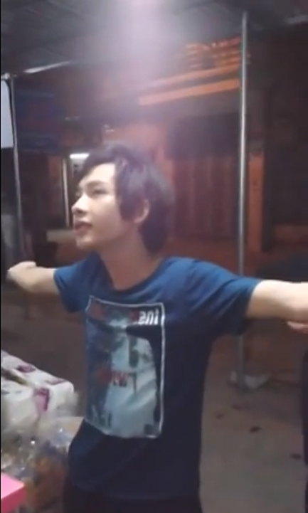 Theo đó, với gương mặt hết sức biểu cảm, "thánh tán em Hương" đã nói những câu nói “viral” đậm chất ngôn tình khiến người xem không thể nhịn cười.