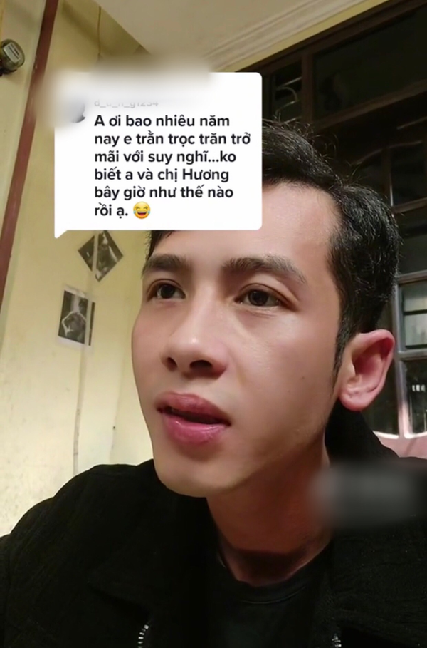 Thời gian gần đây, Tuấn Sacola bất ngờ xuất hiện trở lại trên những trang mạng xã hội. Khi được hỏi về em Hương, anh chàng buồn bã chia sẻ: “Hương giờ đã lấy chồng và có 2 con, còn anh thì vẫn một mình đơn côi. Anh không biết phải làm thế nào hay tại số mình làm sao. Tại sao yêu nhau lại không đến được với nhau?”