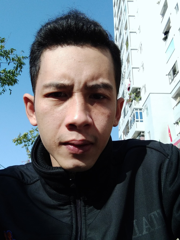 Hiện tại, dù không xuất hiện thường xuyên trên mạng xã hội nhưng thỉnh thoảng anh vẫn quay nhiều video hài hước và hát hò với bạn bè, truyền năng lượng tích cực đến mọi người.