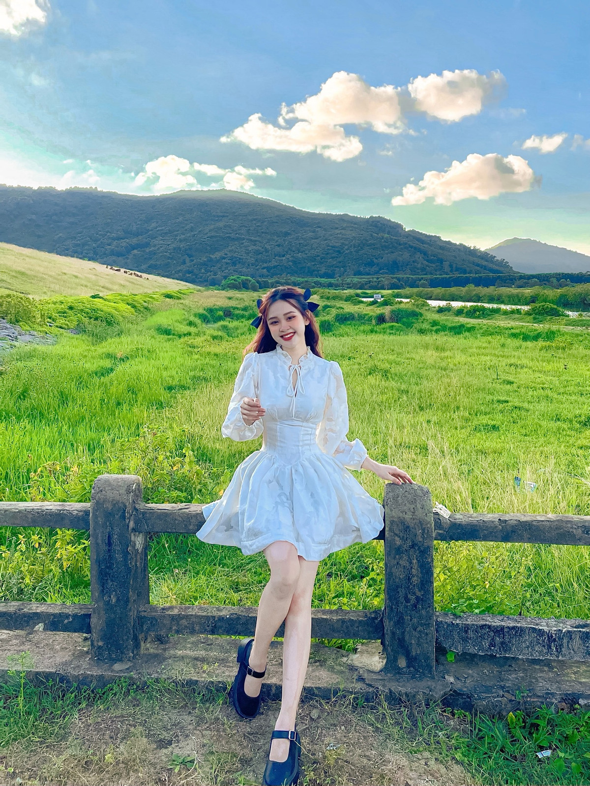 Trên trang cá nhân bên cạnh những bức ảnh trong trẻo, Thảo Vi cũng trưng diện trang phục táo bạo, gợi cảm.