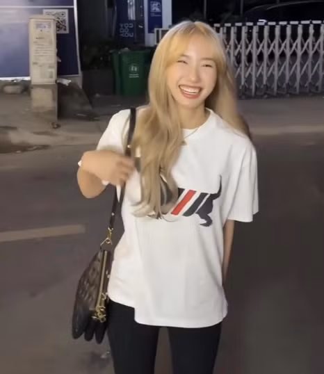 Nhiều người nhận xét, vẻ đẹp của hot girl TikTok không xinh xuất sắc như trong các đoạn clip hay hình ảnh cô tự đăng tải.