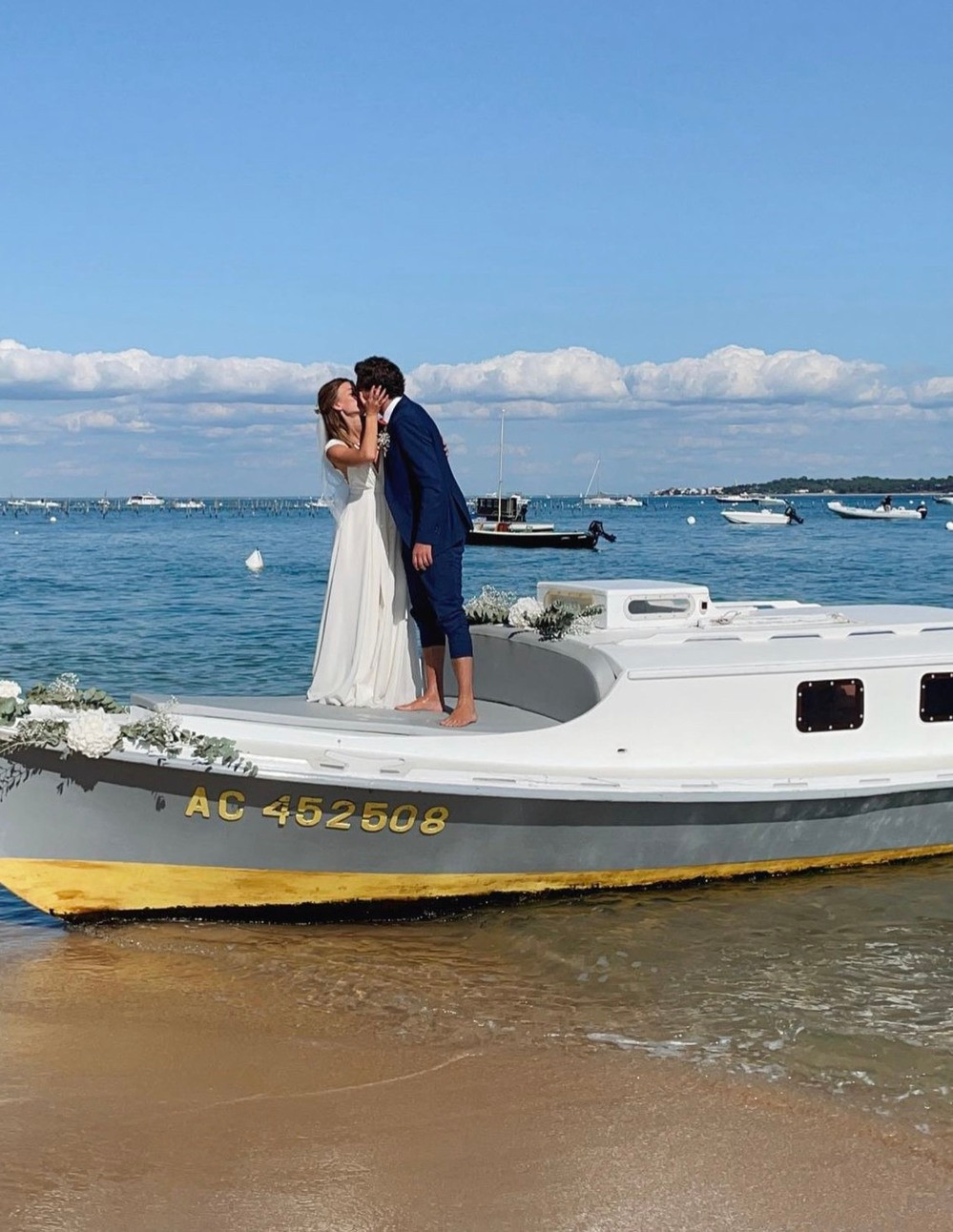 Từ thời điểm đó, Margot và Catteau liên tục đăng tải nhiều khoảnh khắc hạnh phúc, vui vẻ.