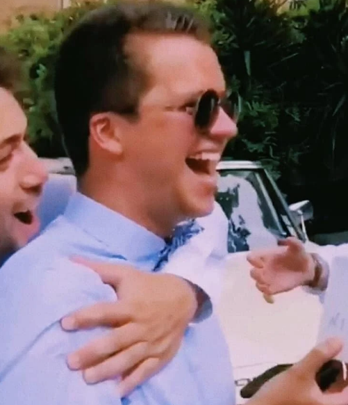 Sau đoạn clip này cặp đôi Margot và Nicolas Catteau nổi rần rần trên mạng xã hội, được cả thế giới thi nhau vào trang cá nhân chúc phúc.