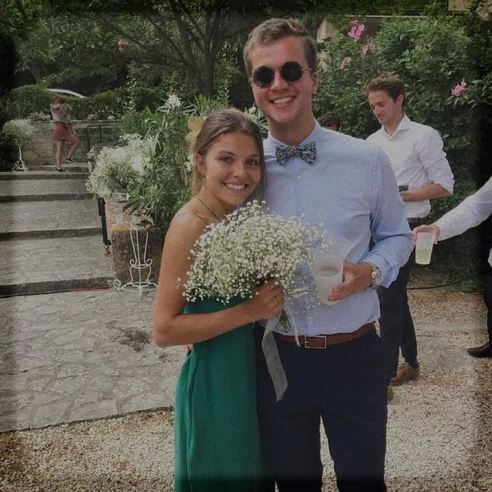 Cả hai còn quyên góp tiền để giúp đỡ trẻ em mồ côi Việt Nam khiến họ nhận được cơn mưa lời khen từ khán giả.