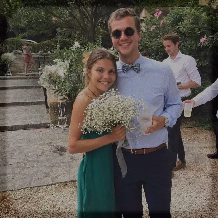 Cả hai còn quyên góp tiền để giúp đỡ trẻ em mồ côi Việt Nam khiến họ nhận được cơn mưa lời khen từ khán giả.