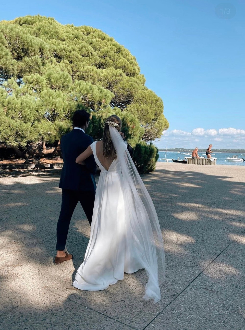 Được biết họ bắt đầu công khai hẹn hò từ tháng 4/2016 bằng bức hình kỉ niệm 5 tháng bên nhau.