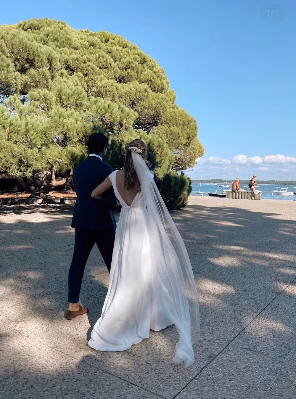 Được biết họ bắt đầu công khai hẹn hò từ tháng 4/2016 bằng bức hình kỉ niệm 5 tháng bên nhau.