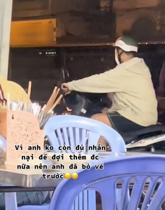 Thậm chí, vì đi quá vội nên anh còn quên không mang theo ví tiền của mình.