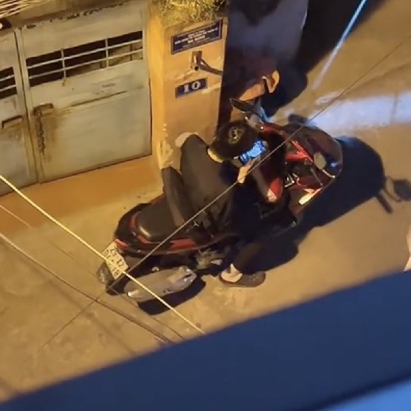 Câu chuyện trên sau khi được chia sẻ trên mạng xã hội đã nhanh chóng nhận được nhiều ý kiến trái chiều của cư dân mạng.