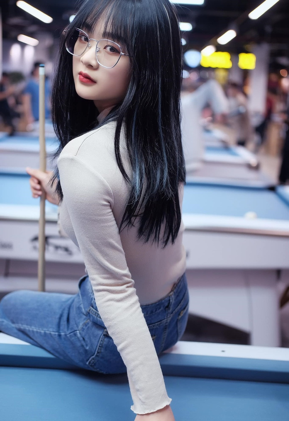 Gấm Kami được mệnh danh là " thánh nữ bi-a", cô nàng hữu thân hình nhỏ nhắn, dễ thương cùng bàn tay điêu luyện “đánh đâu trúng đó”.