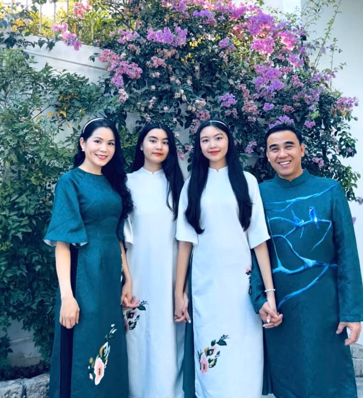 Trong vài năm trở lại đây, con gái Quyền Linh là một trong những ái nữ nhà sao Việt được cộng đồng mạng quan tâm nhiều nhất nhờ ngoại hình xinh xắn.