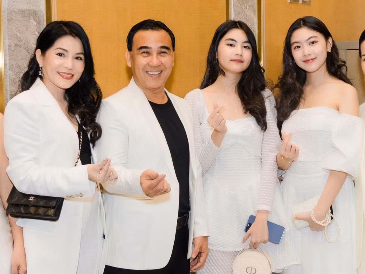 Di nhan giai, con gai MC Quyen Linh khoe nhan sac trong veo